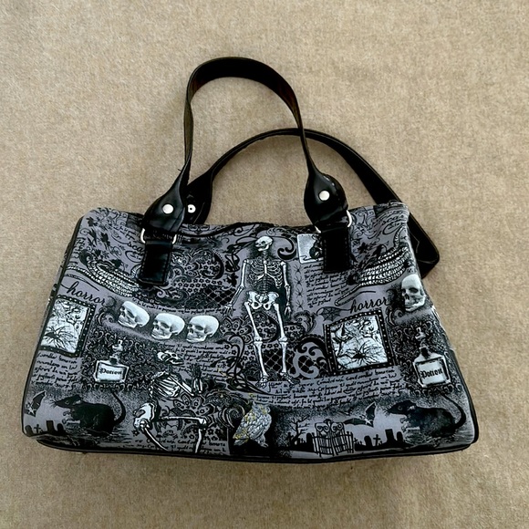 Y2K RARE SKULL 💀 POTION SATCHEL IN GREAT CONDITION - Picture 4 of 7